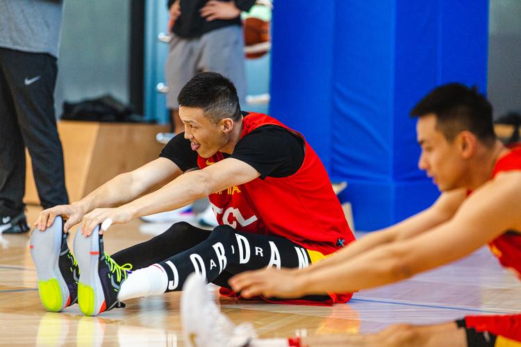 中国男篮训练vs美国nba训练